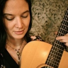 Kate Burke, Irish guitar player