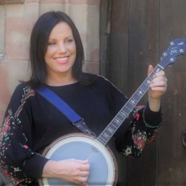 Angela Usher, irish banjo player